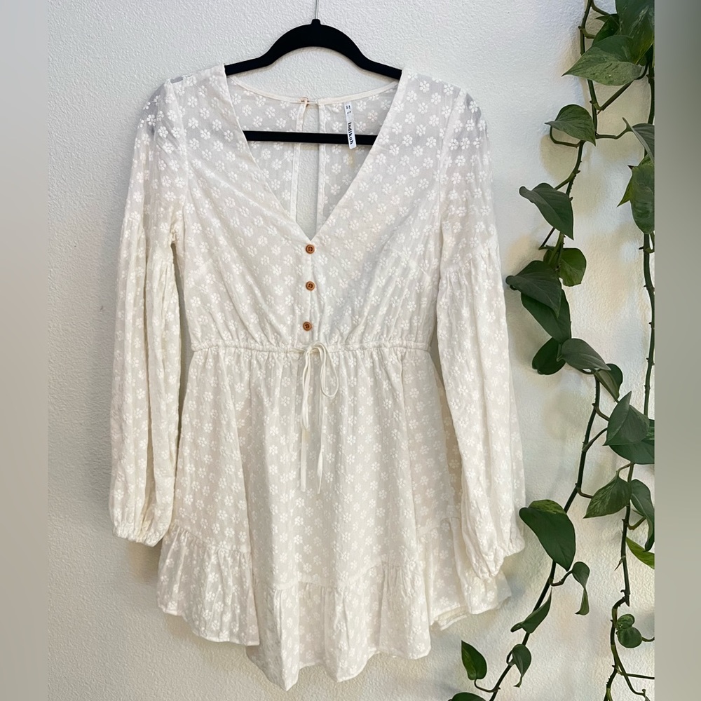 Lulu’s White sun dress